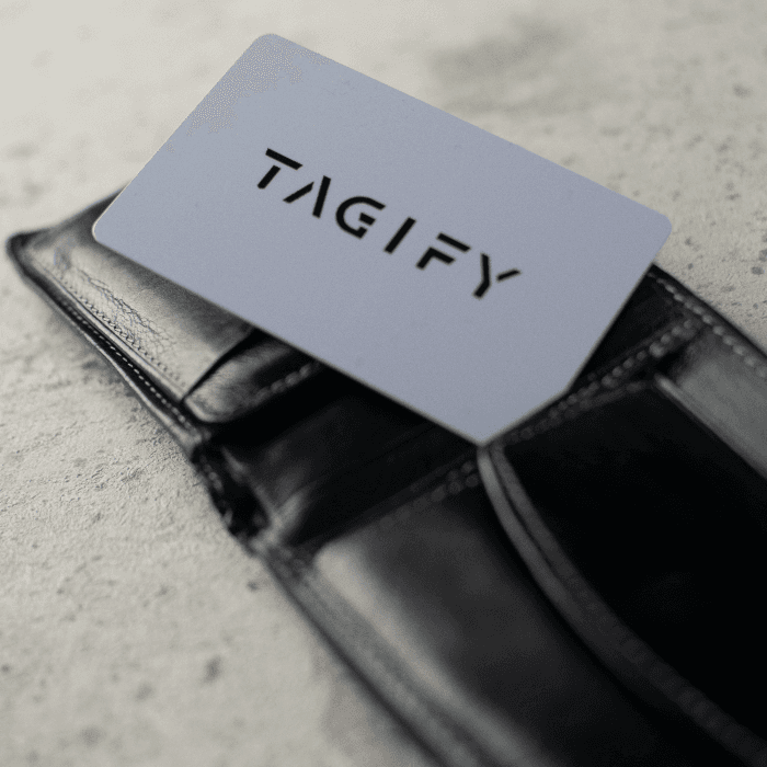 Karta Tagify przy portfelu